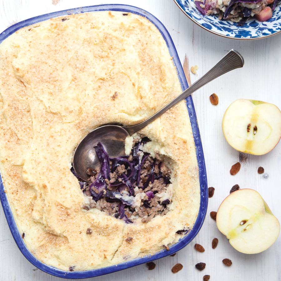 Ovenschotel met rode kool en gehakt