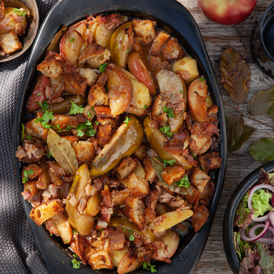 Jachtschotel met knolselderij, aardappel, ham en knoflook croutons