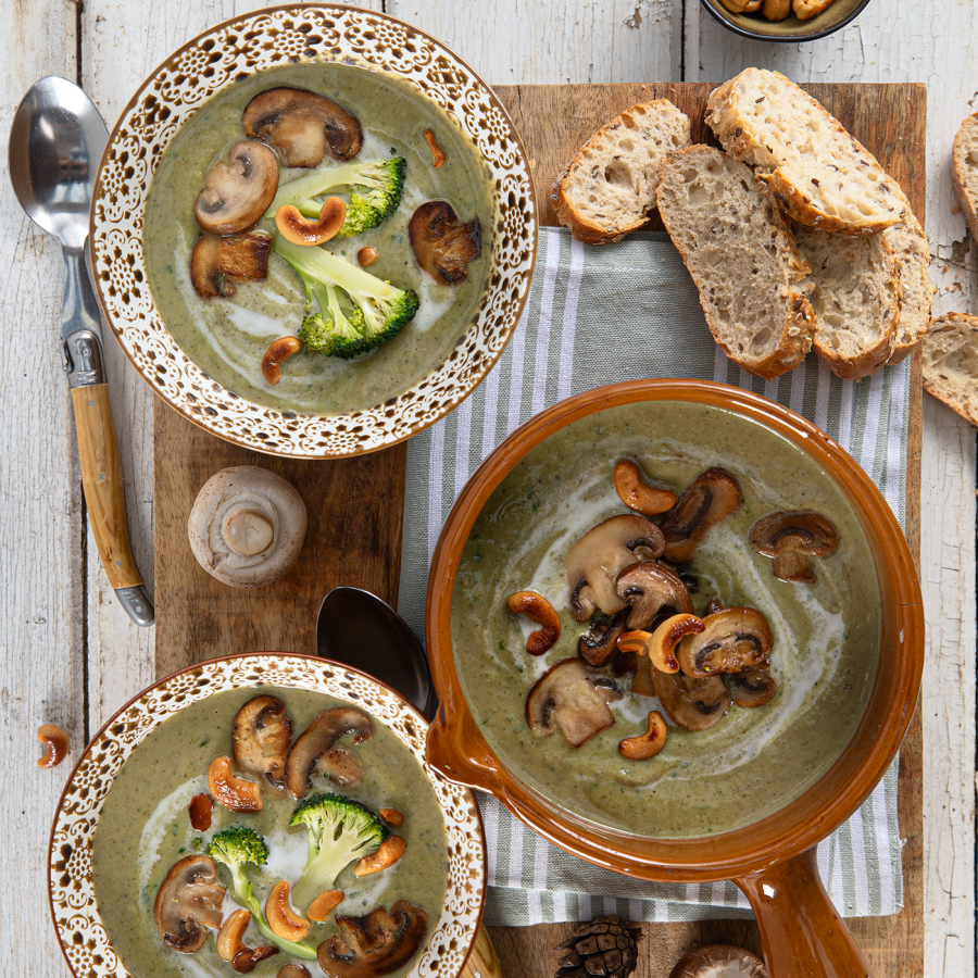 Broccolisoep met champignons en kokosmelk