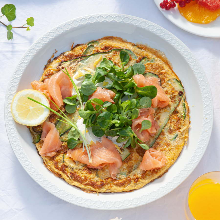 Courgette omelet met ricotta en gerookte zalm