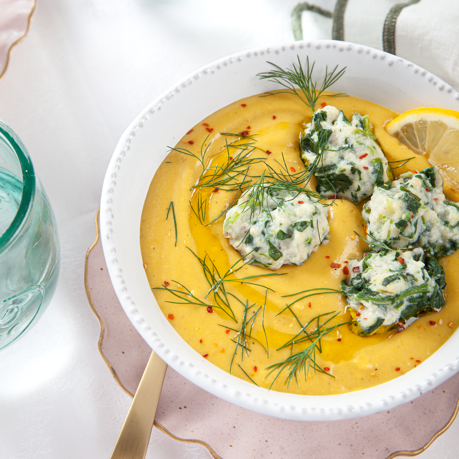 Gele paprikasoep met spinazie knoedels