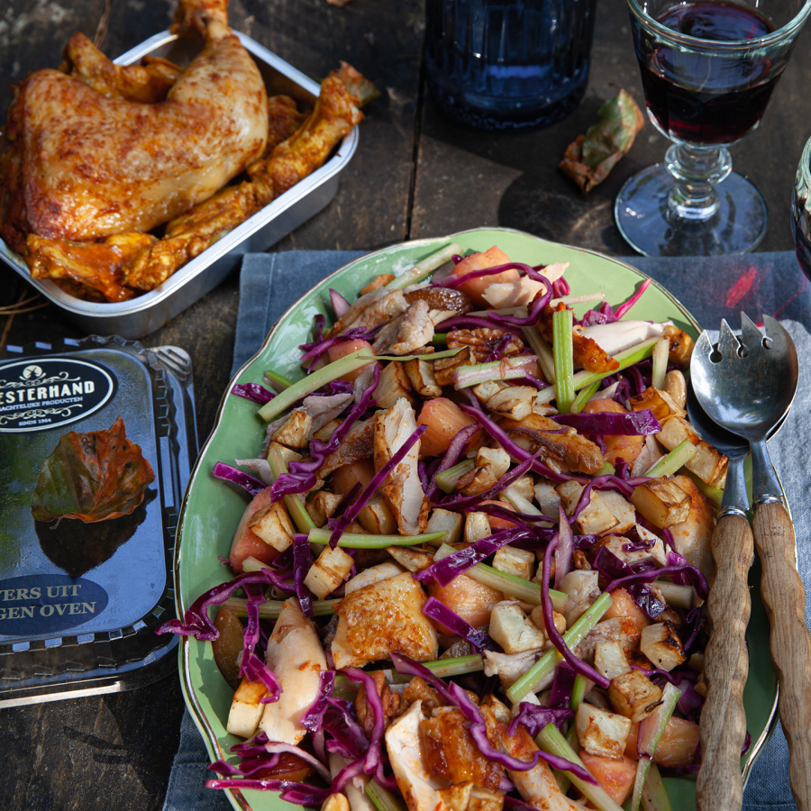 Waldorfsalade met knolselderij, ananas, pruim, rode kool en Meesterhand kip