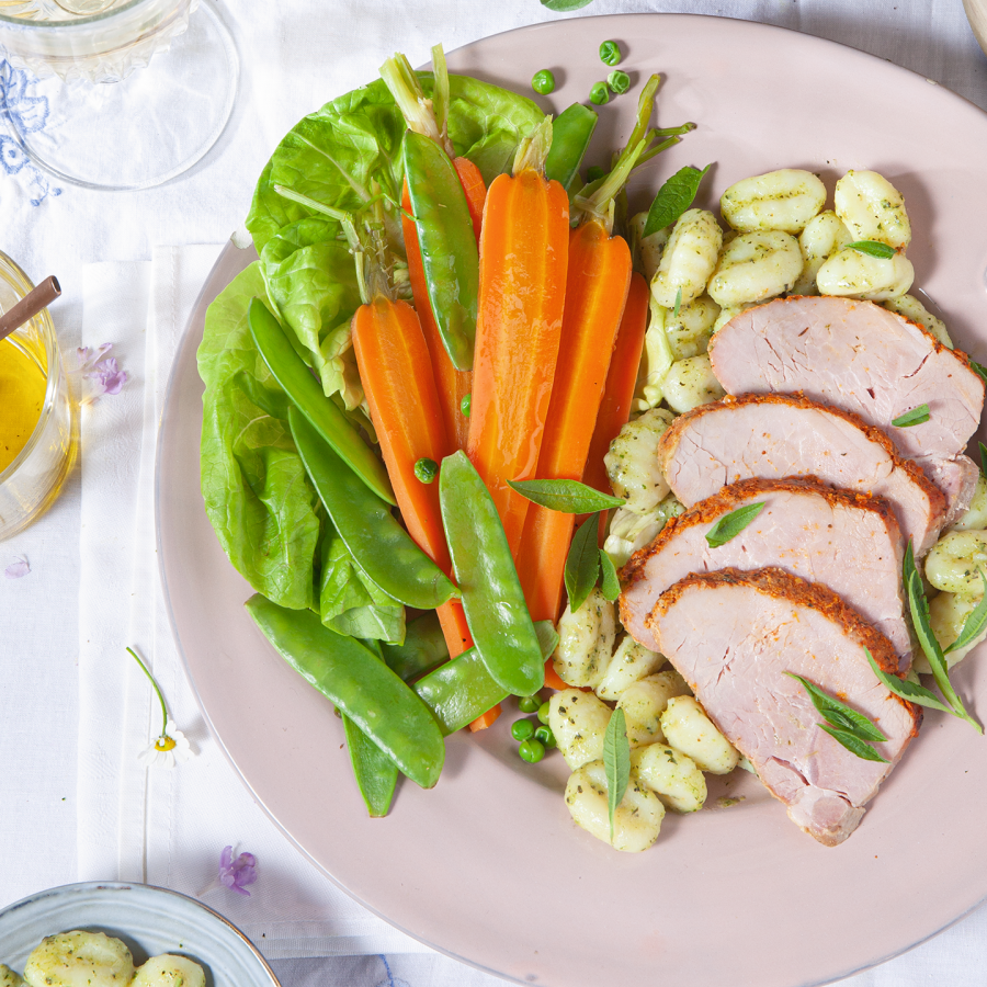 Gnocchi met basilicumolie, honing worteltjes en beenham