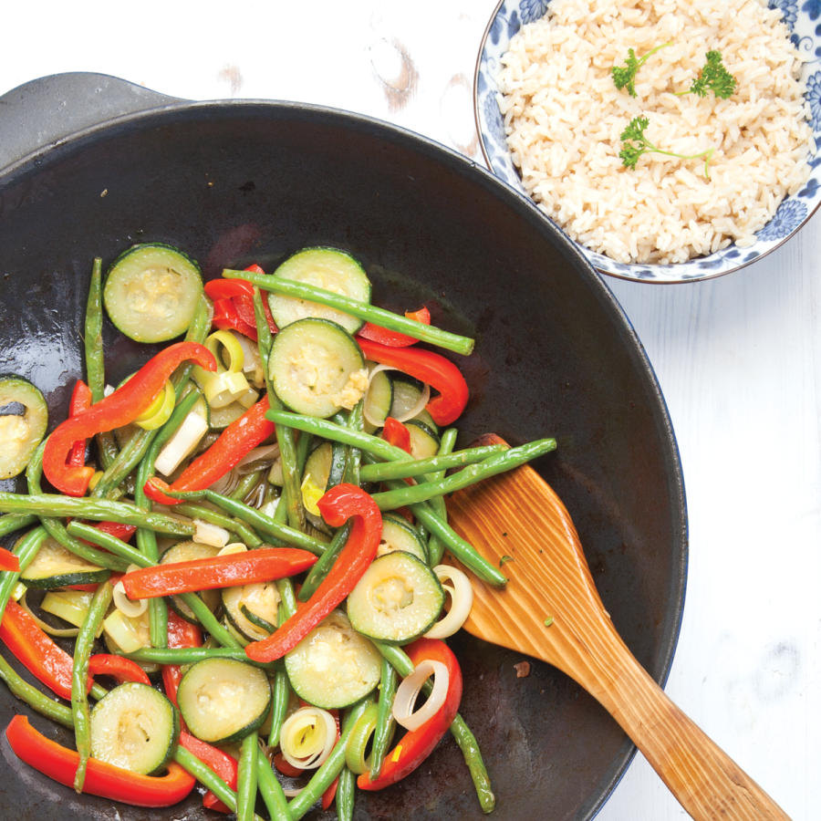 Rijst met seizoensgroenten uit de wok