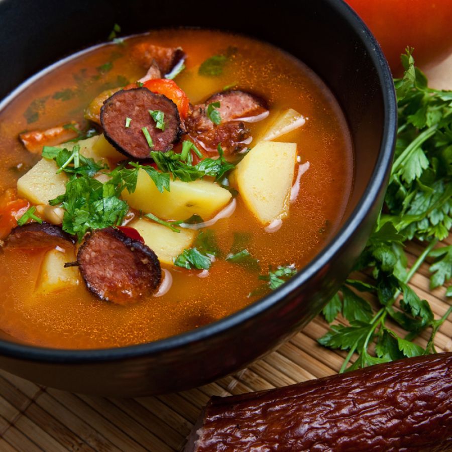 Paprikasoep met verse worst