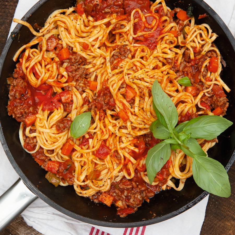 Spaghetti bolognese met rundergehakt en basilicum