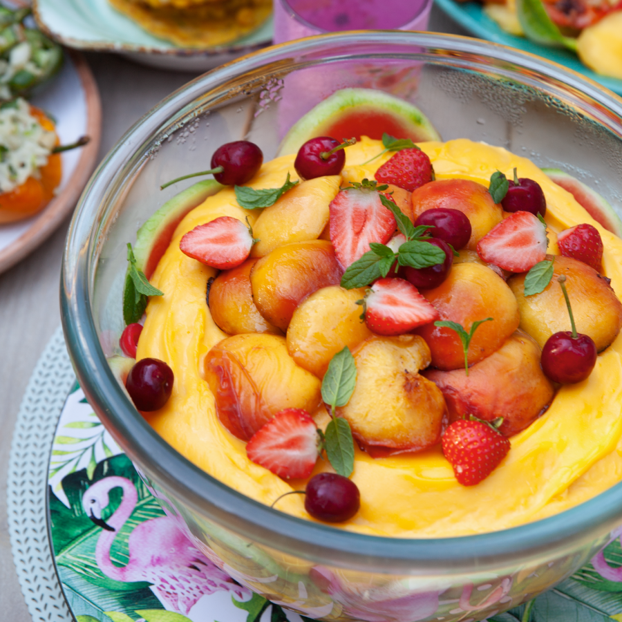 Rijstpudding met kokos, custard en fruit