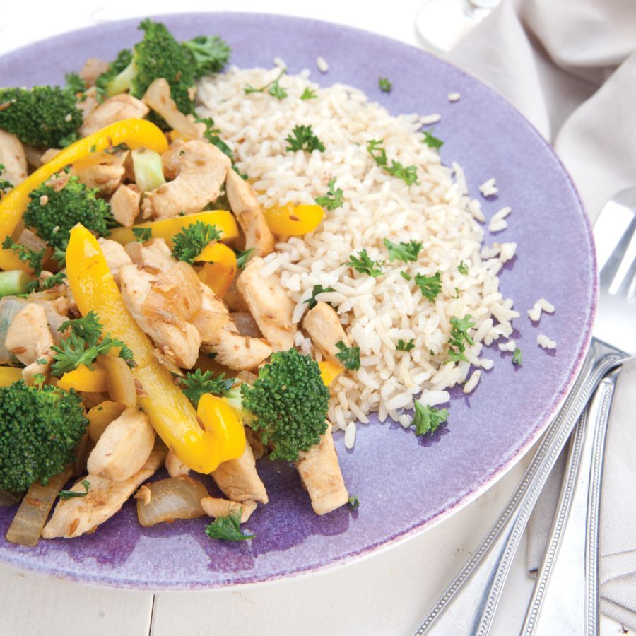Kip met broccoli, paprika en rijst 