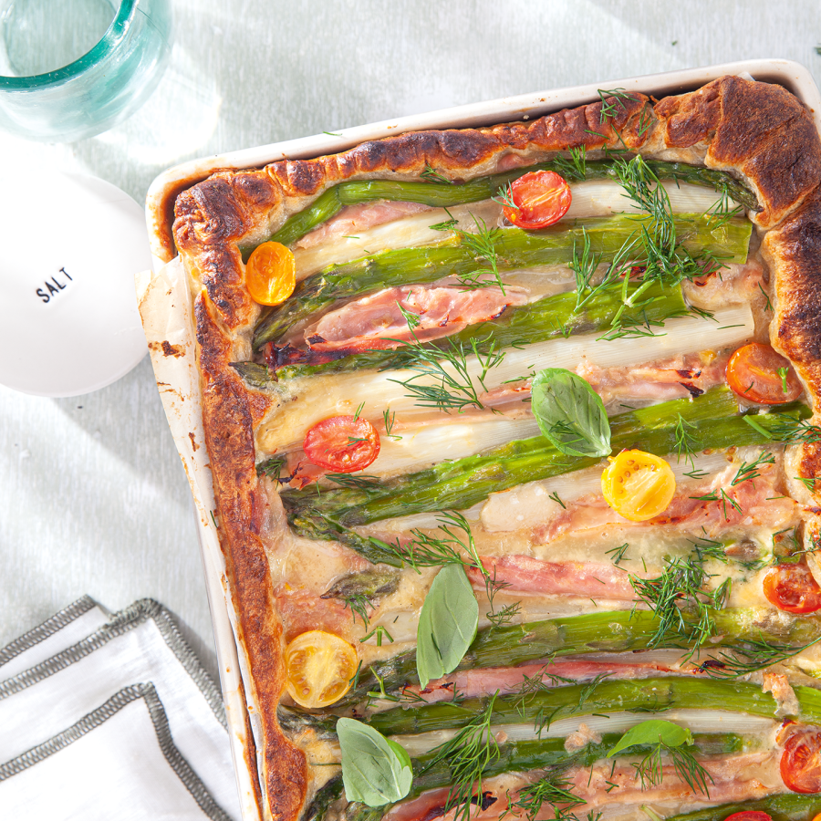 Aspergetaart van croissantdeeg