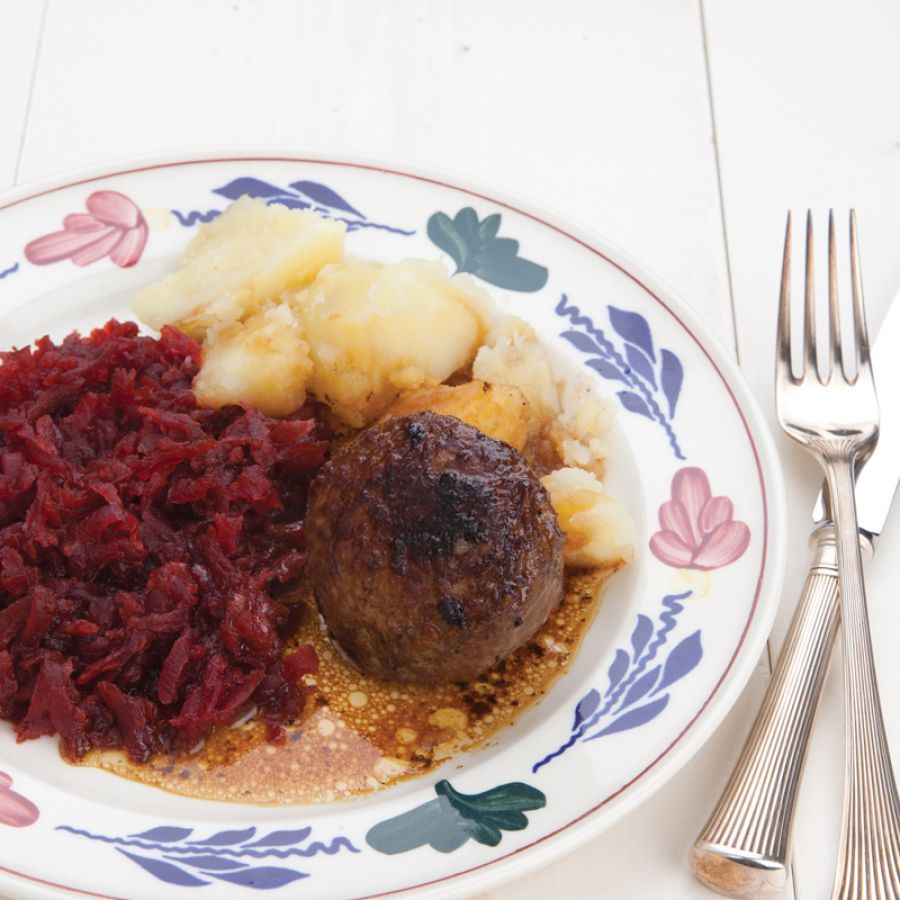 Rode bietjes met een gehaktbal 