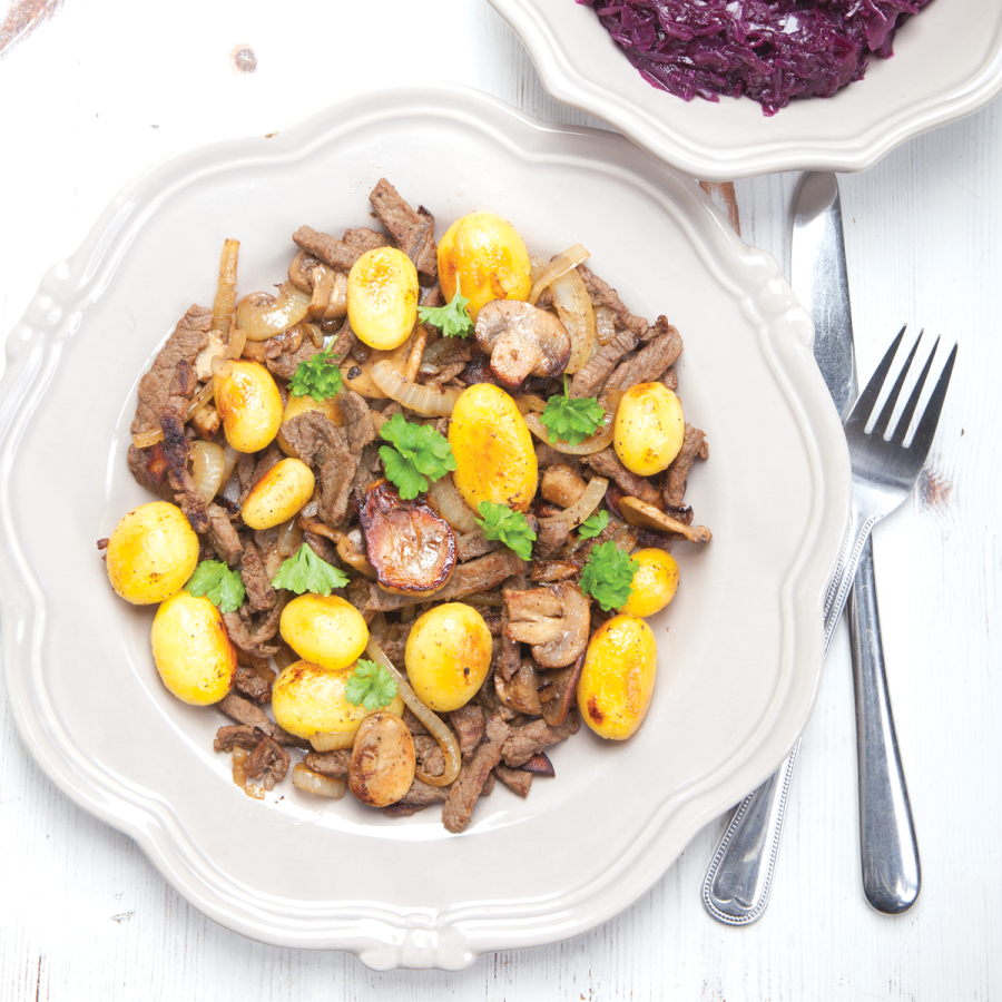 Rundvlees met rode kool en krieltjes