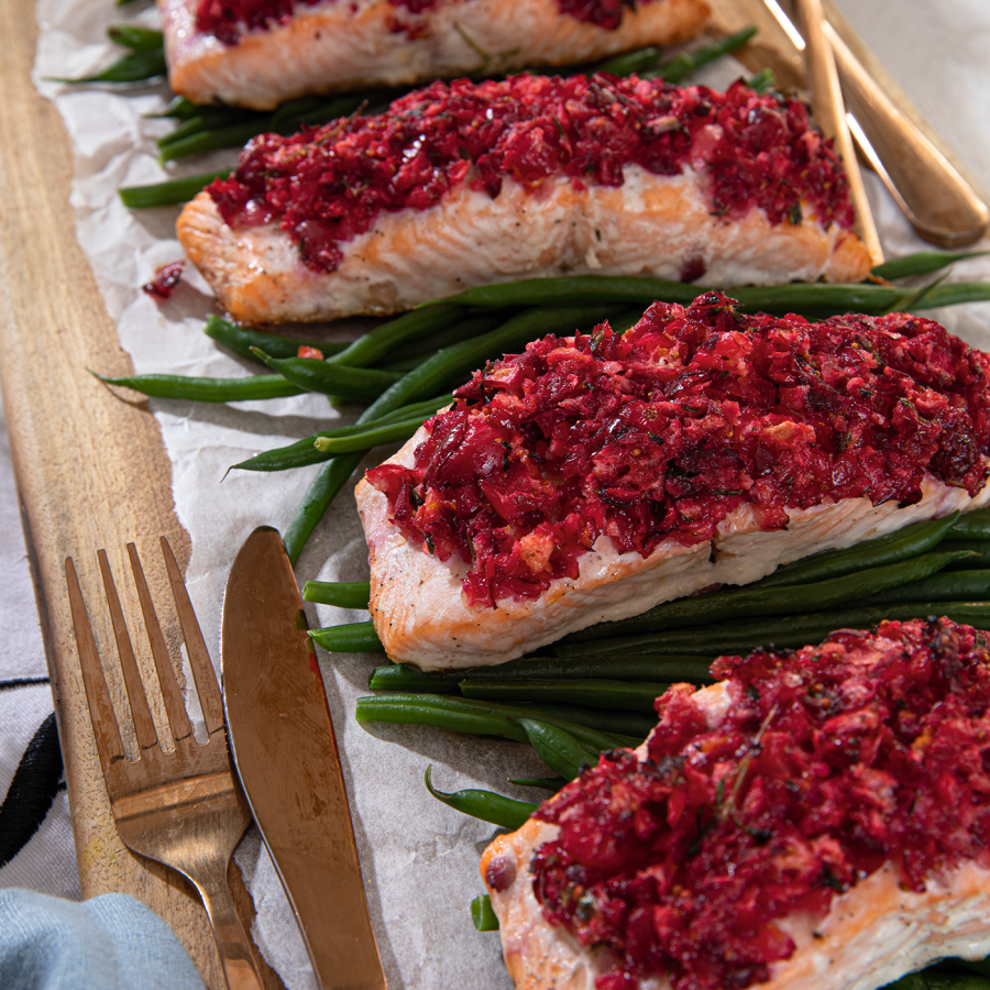 Zalmmoten met cranberry rub op een bedje van harticots verts
