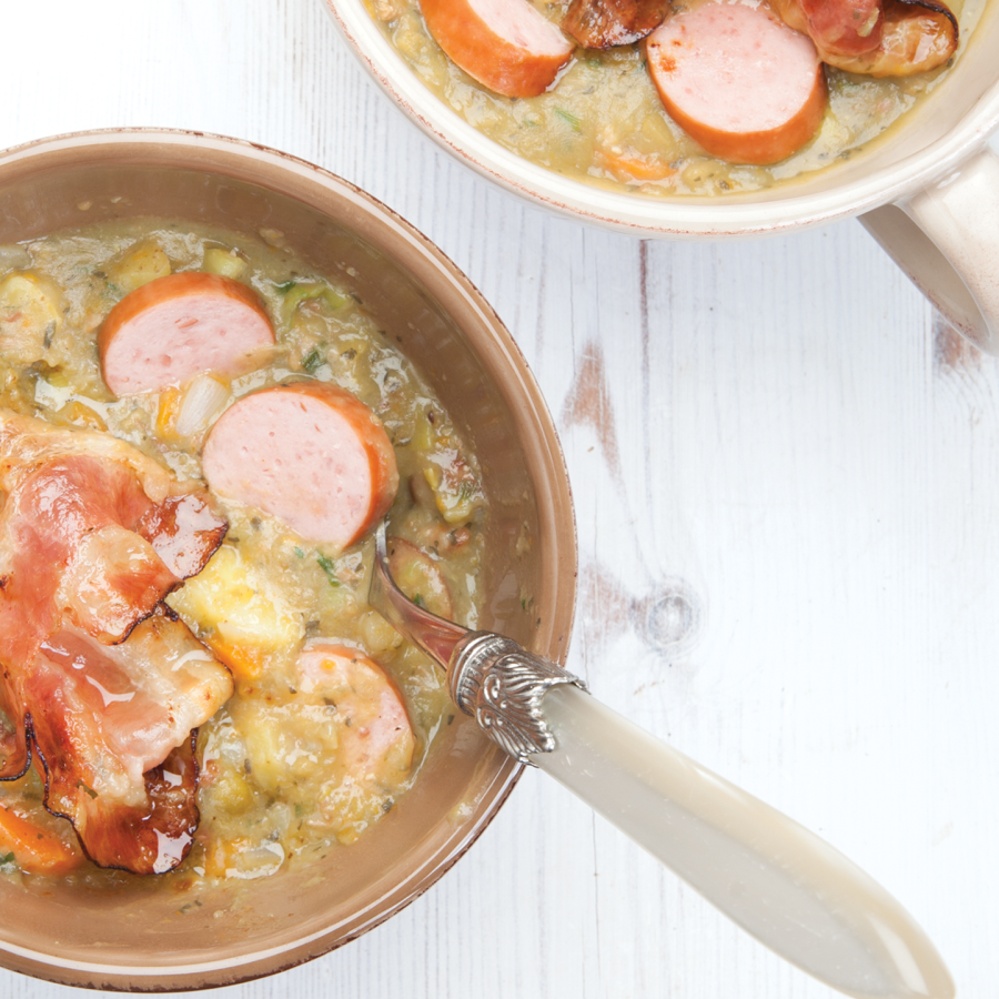 Rijk gevulde erwtensoep