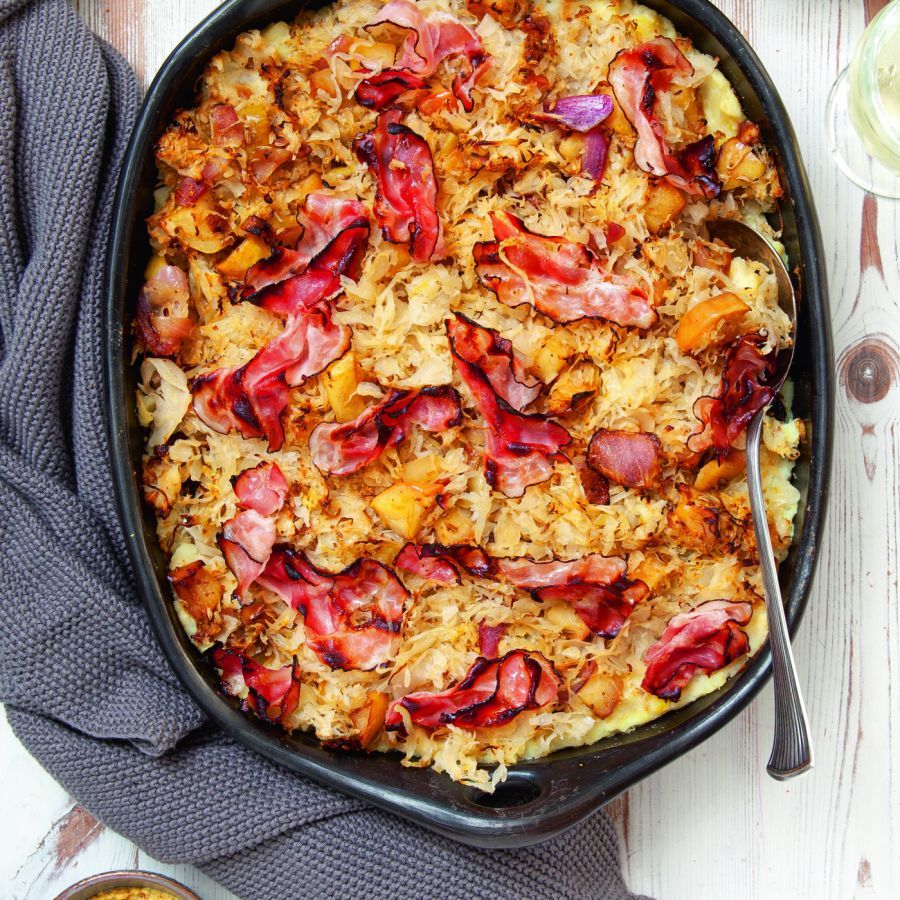 Zuurkoolschotel met spek en appel