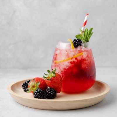 Alkoholfreier Waldfrucht-Mocktail