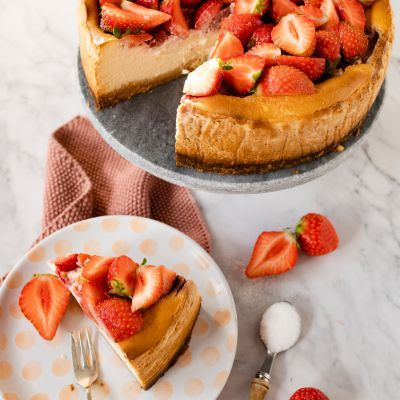 Vanilla strawberry cheesecake