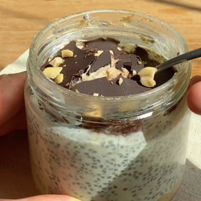 ‘Snickers’ chia-pudding