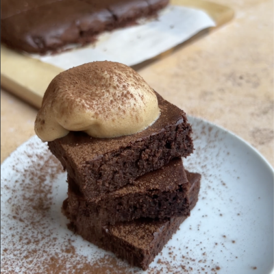 Eiwitrijke Tahini Brownies Met Koffiemousse