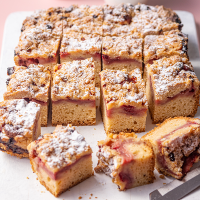 Strawberry Crumble Cake 