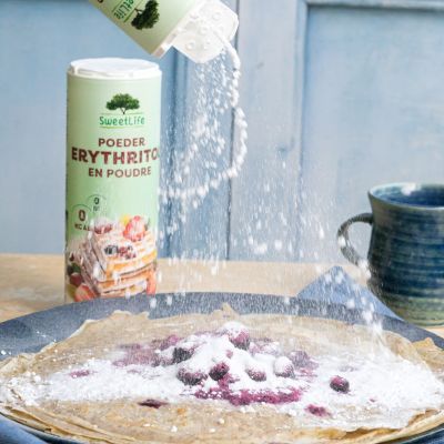 Whole wheat crêpes with lemon and blueberry compote