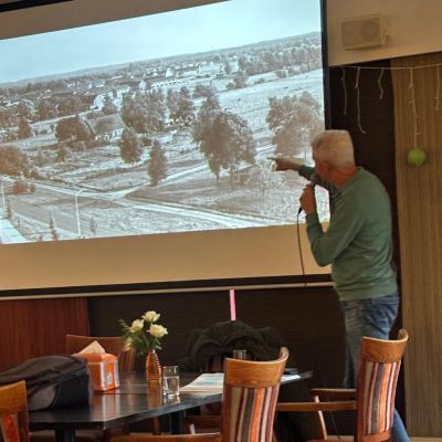 Lex en Peter vertellen over historie van Soest in Molenschot
