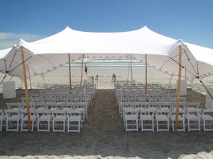 Stretchtent bruiloft op ´t strand